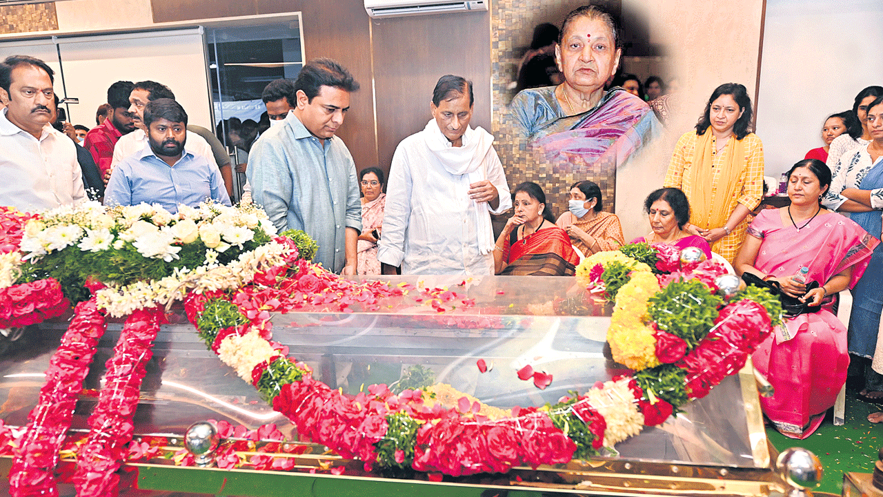 కృష్ణ సతీమణి ఇందిరాదేవి కన్నుమూత