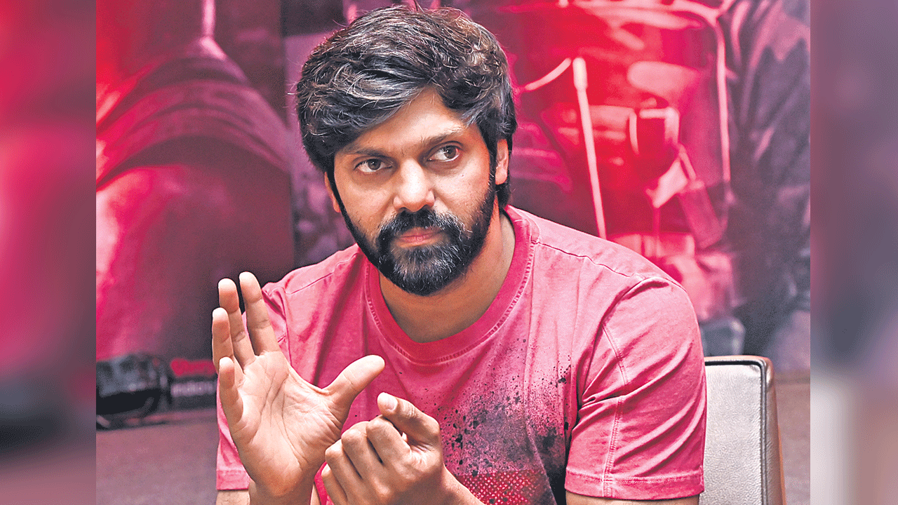 వింతజీవితో కెప్టెన్‌ పోరాటం