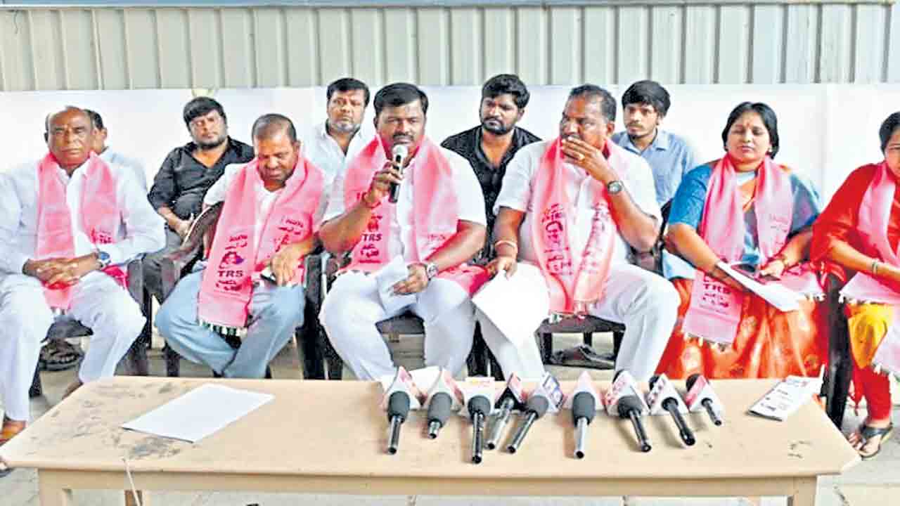 కర్మన్‌ఘాట్‌ హనుమాన్‌ దేవాలయానికి రండి..