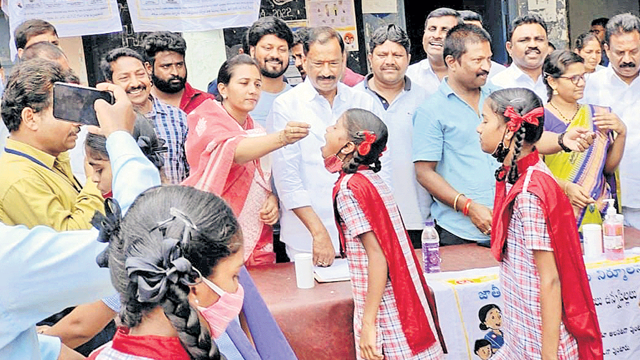 నులిపురుగుల నివారణపై అవగాహన కల్పించండి