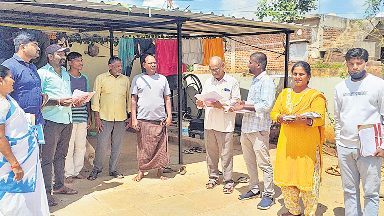 ఎంపిక చేసిన గ్రామాల్లో సామాజిక, ఆర్థిక సర్వే