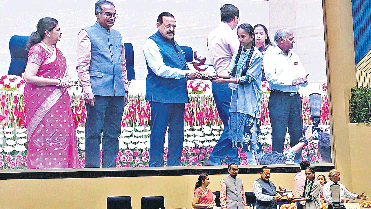 రాష్ట్రపతిభవన్‌ ప్రదర్శనకు 8 మంది