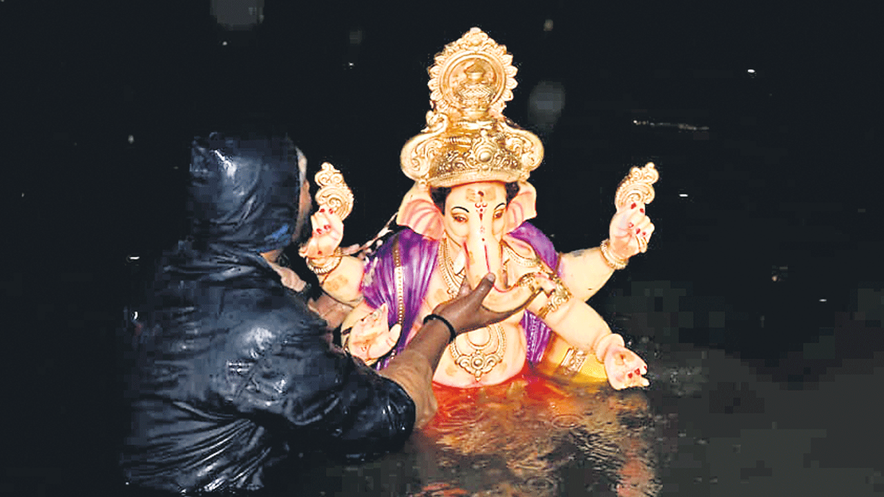 గౌరీసుతుడికి ఘన వీడ్కోలు