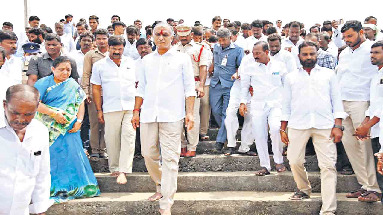 నీళ్లకు గోసపడ్డం