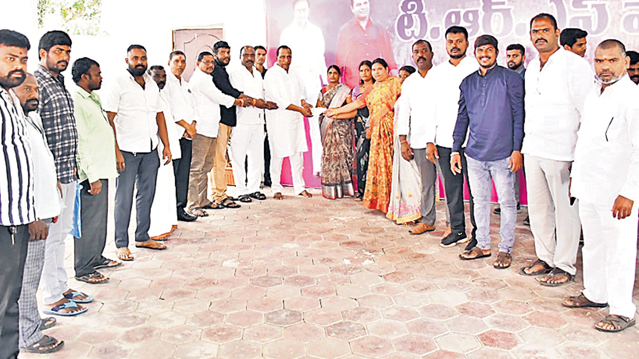 పార్టీ కార్యకర్తలకు అండగా ఉంటాం