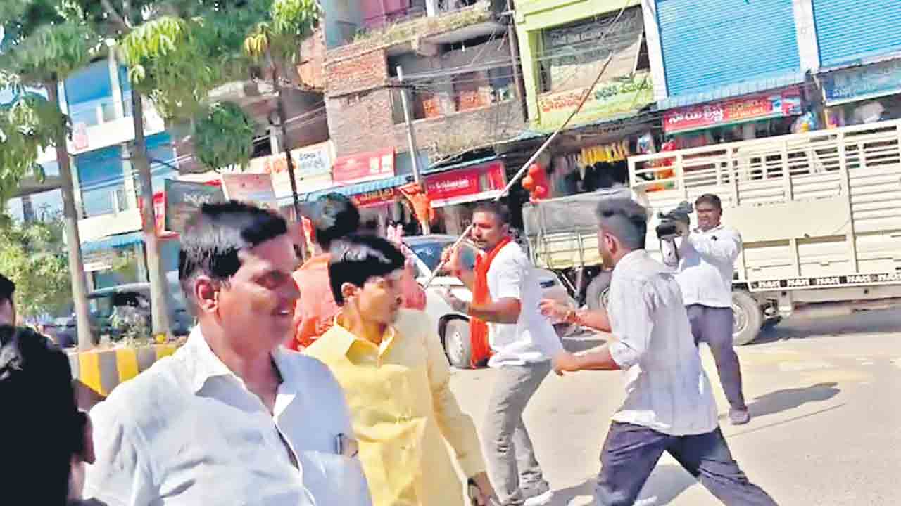 మీడియాకు ముఖం చాటేసిన నిర్మల