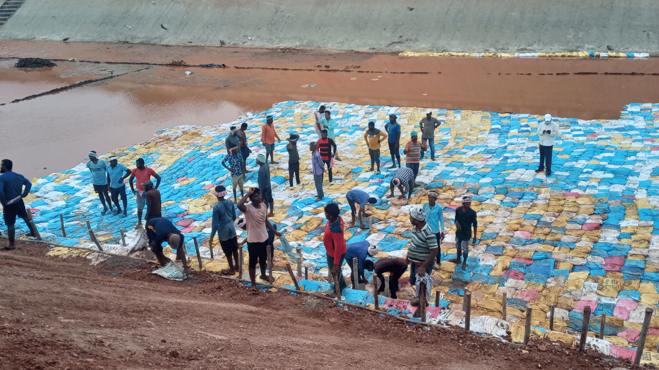 ఎడమ కాల్వకు నీళ్లొచ్చినయ్‌