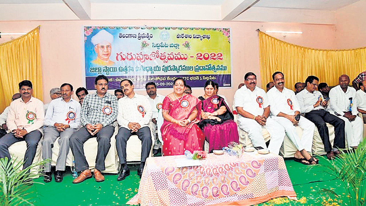 సమాజ నిర్మాతలు గురువులు