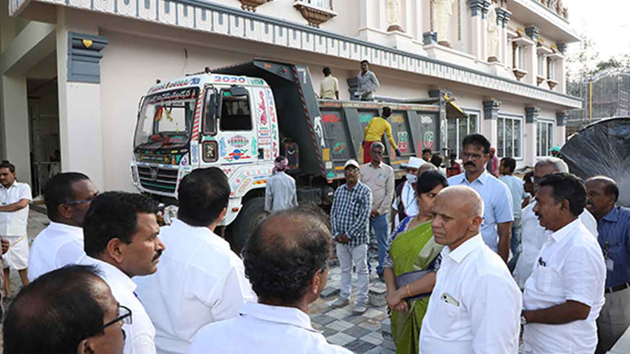 బ్రహ్మోత్సవాల్లో ప్రతీ ఉద్యోగి బాధ్యతగా పని చేయాలి : టీటీడీ
