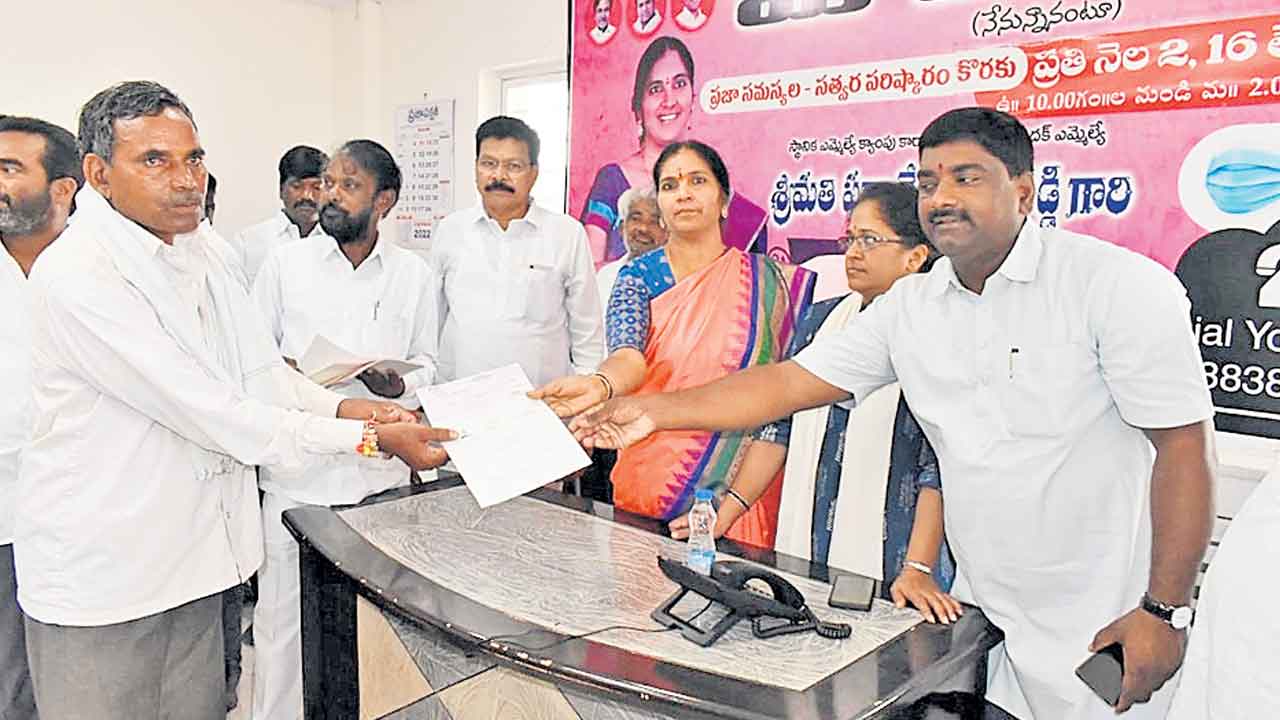 పేదలకు సీఎంఆర్‌ఎఫ్‌ భరోసా