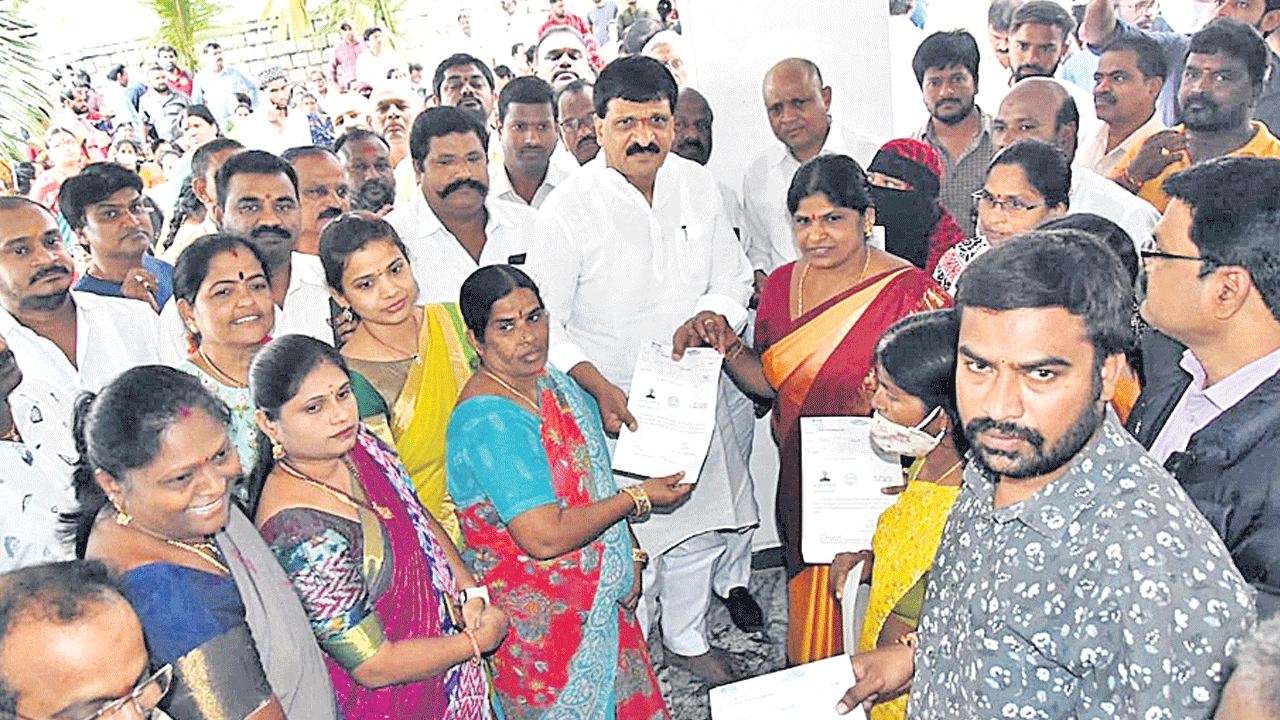 పేదింటి పెద్దన్న సీఎం కేసీఆర్‌