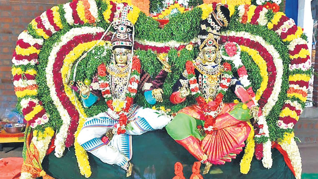 లలితా త్రిపుర సుందరీదేవిగా అమ్మవారు