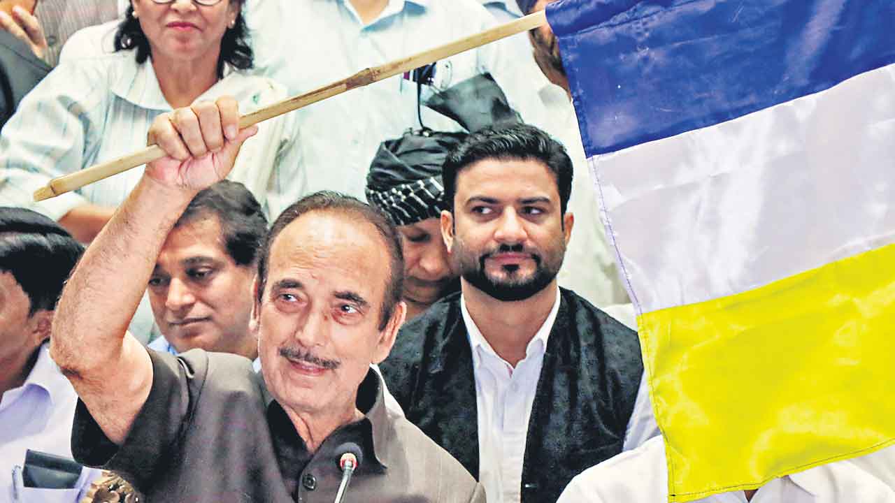 ఆజాద్‌ కొత్త పార్టీ ‘డెమోక్రటిక్‌ పార్టీ’