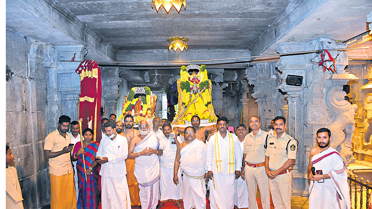 యాదగిరీశుడికి 90 కోట్ల విరాళాలు