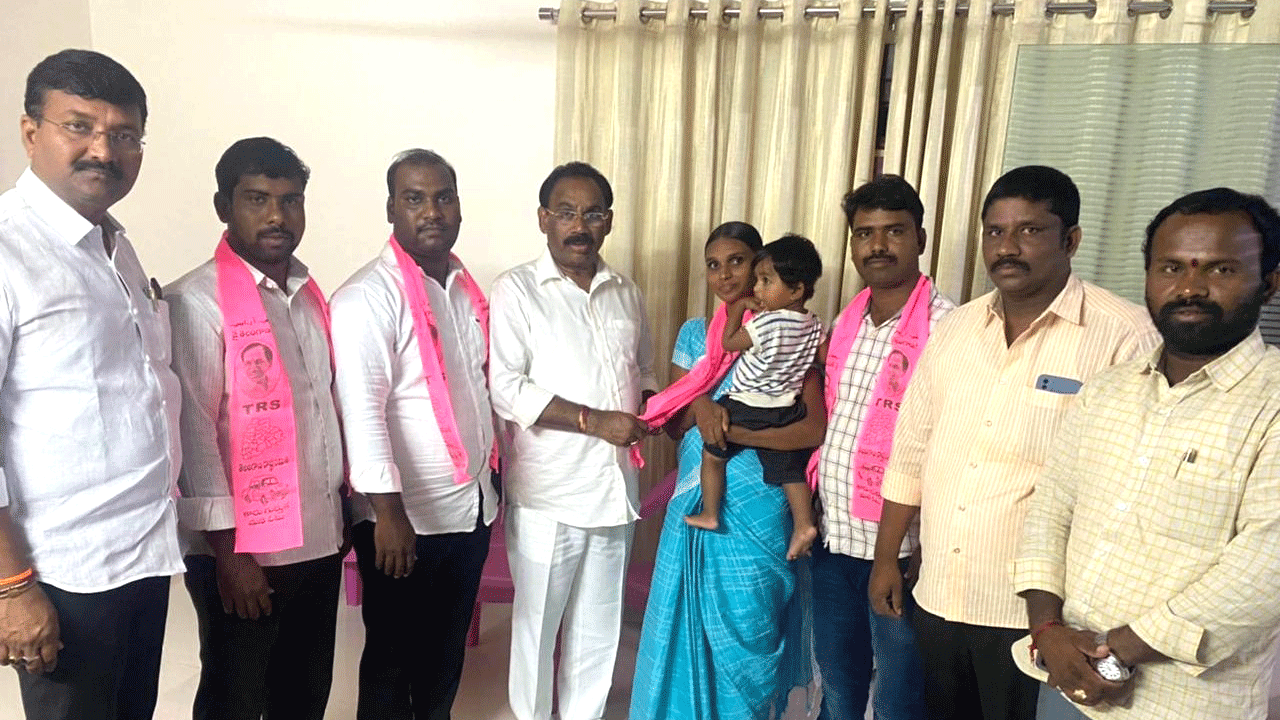 సంక్షేమ పథకాలకు ఆకర్షితులై టీఆర్‌ఎస్‌లో చేరికలు