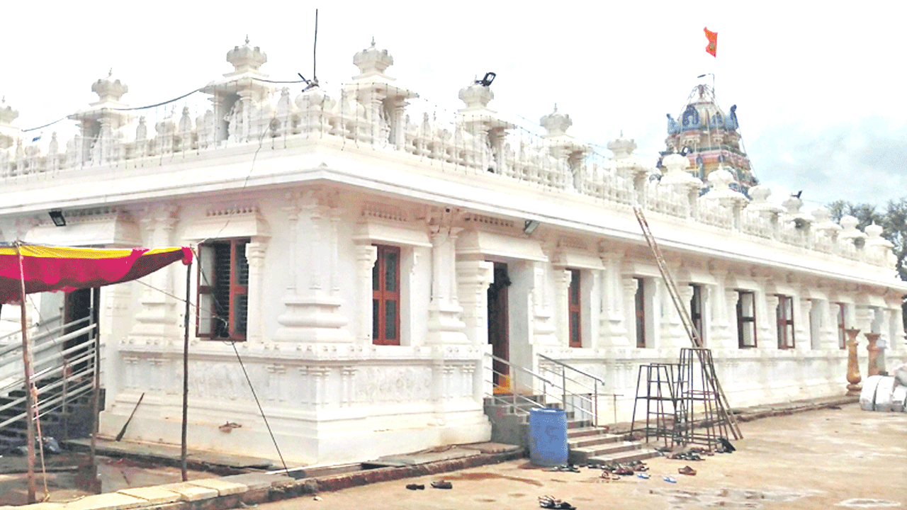 అంగారక సంకష్టహర చతుర్థికి సిద్ధివినాయక ముస్తాబు