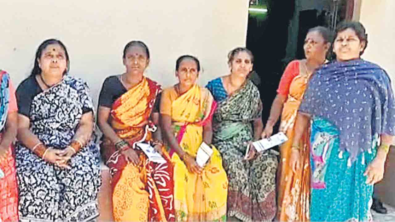 ఆసరాకు పోతే తరిమిన బీజేపీ నేతలు