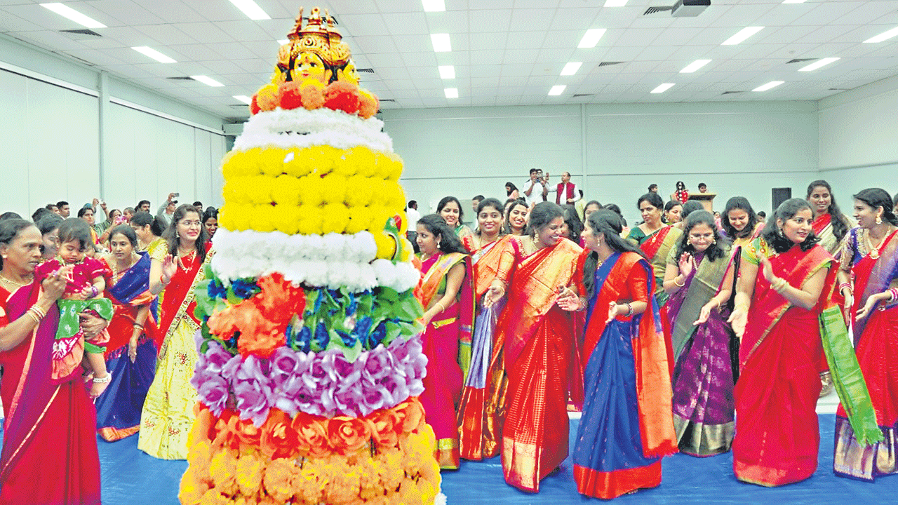 ఆస్ట్రేలియాలో ఘనంగా బతుకమ్మ