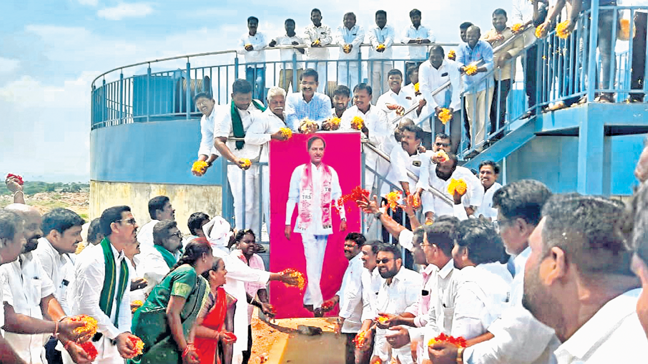 గోదావరి జలాలు కేసీఆర్‌ చలవే