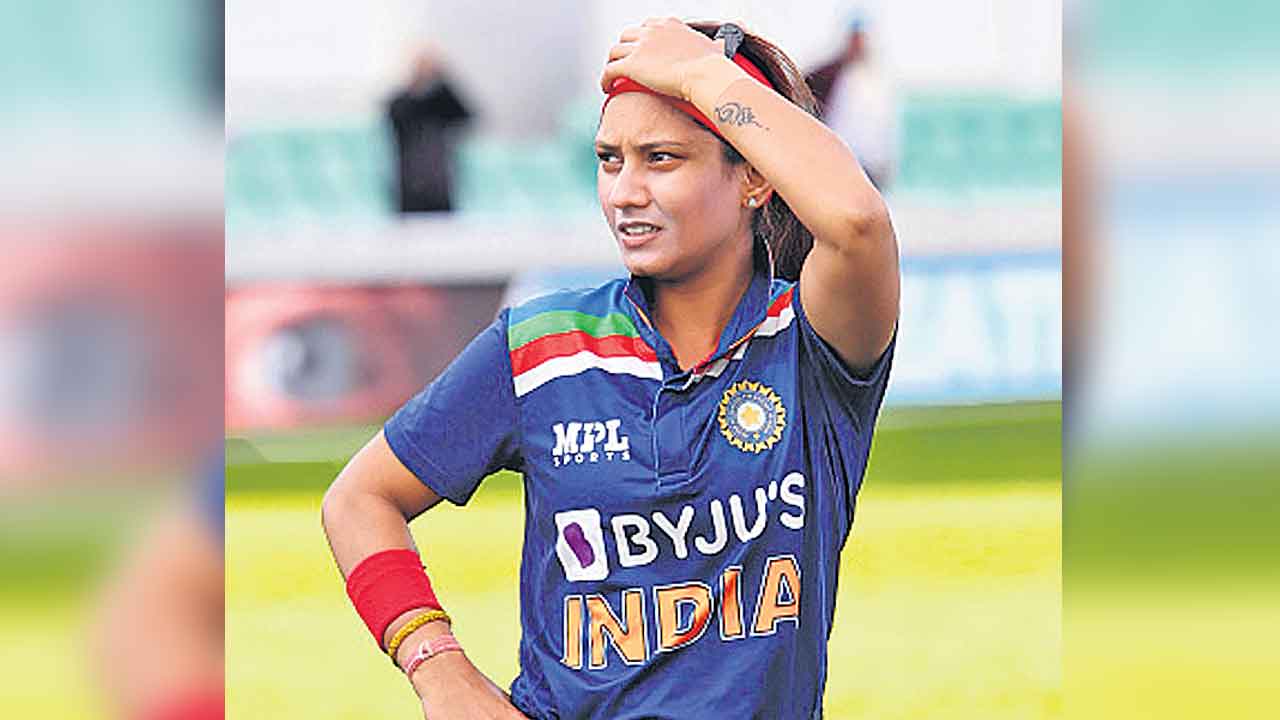 తానియా గదిలో చోరీ