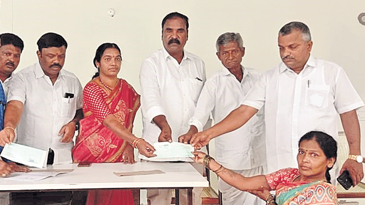 అర్హులందరికీ పింఛన్లు ఇస్తాం