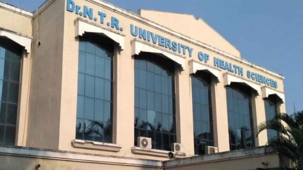 ఎన్టీఆర్‌ ఆరోగ్యవర్సిటీ పేరుమార్పు ఆలోచనపై చంద్రబాబు ఆగ్రహం