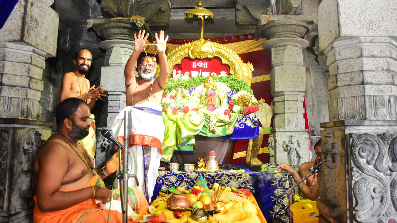 యాదాద్రిలో వైభవంగా నిత్యోత్సవాలు