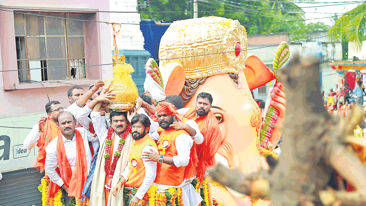 బాలాపూర్‌ లడ్డూ 24.60 లక్షలు