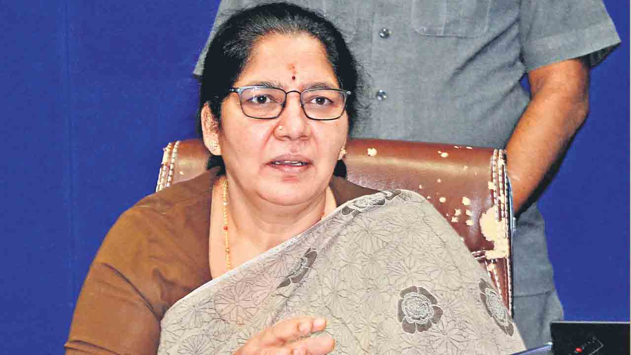 రాష్ర్టానికి ఏమీ ఇవ్వకున్నా గొప్పలా?