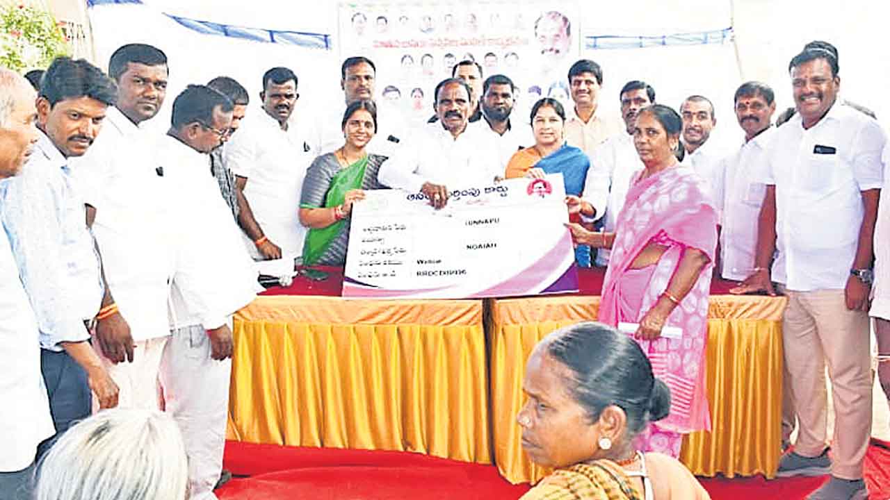 పథకాల అమలులో తెలంగాణ ముందంజ