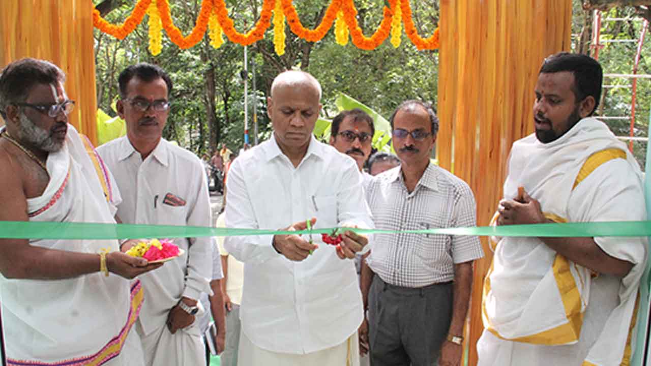 తిరుమలలో కొత్త మోడల్ ఎస్‌ఎంసీ సబ్-ఎంక్వైరీ కౌంటర్ ప్రారంభం