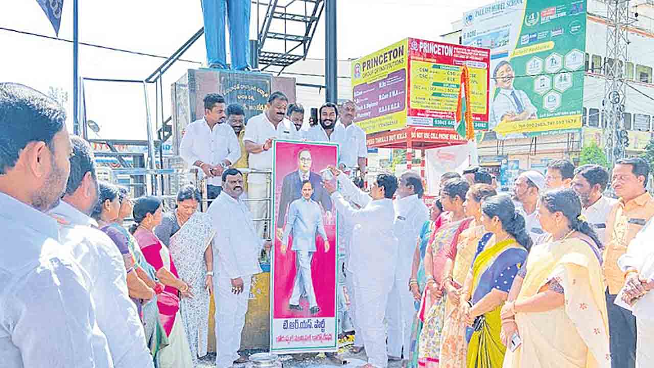 ముఖ్యమంత్రి కేసీఆర్‌ దళితుల పక్షపాతి