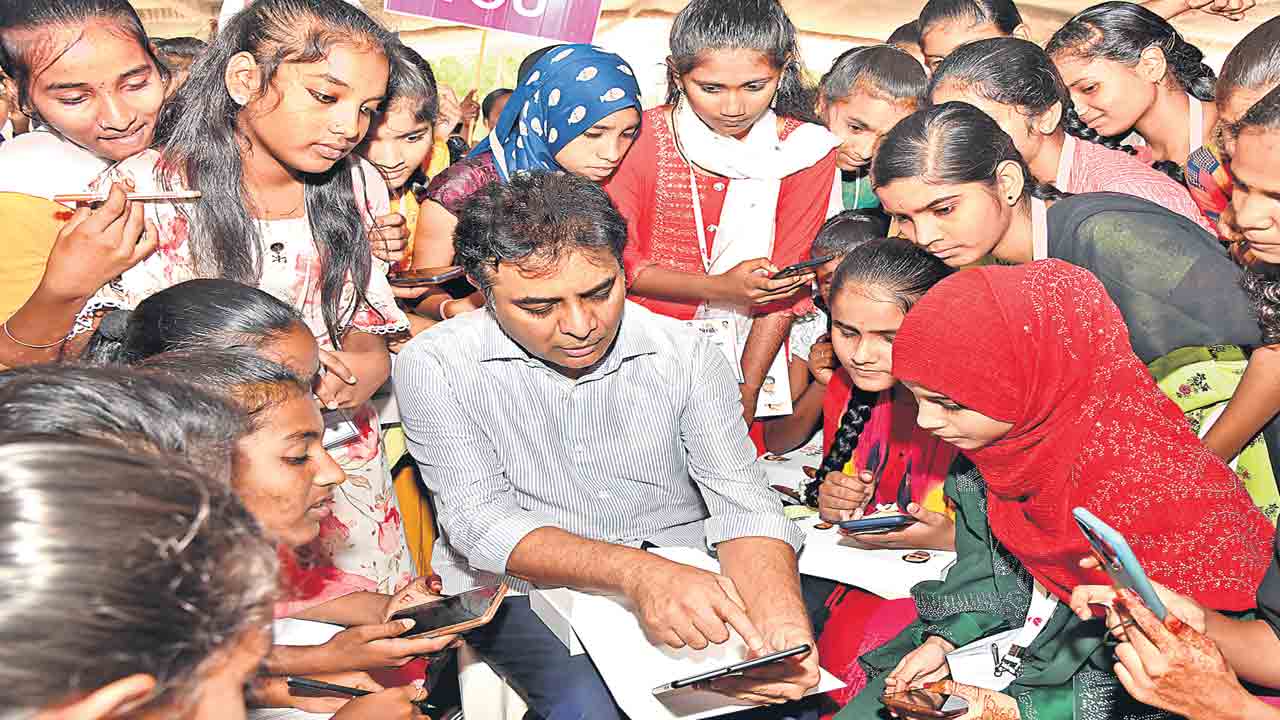 రైతులను కూలీలను చేసే కుట్ర