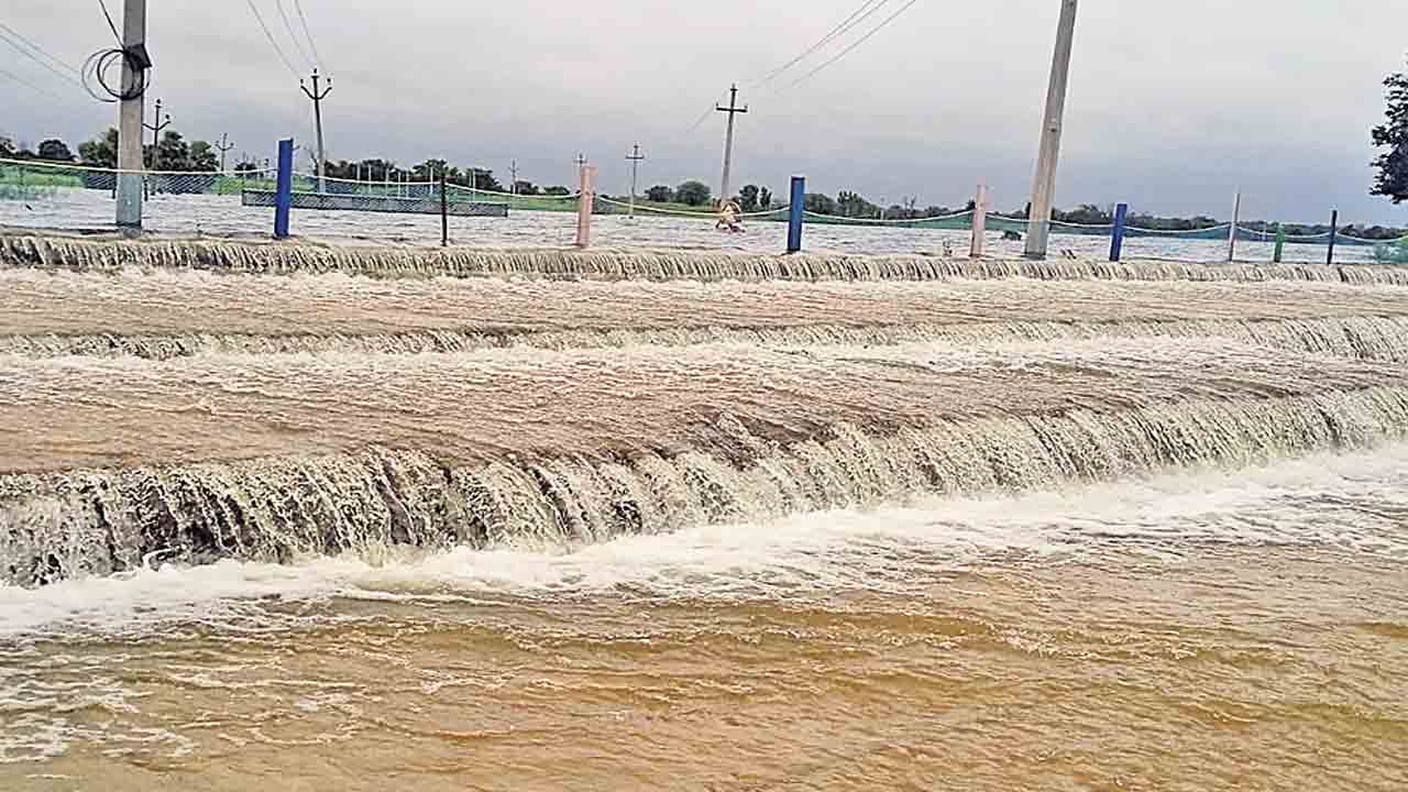 నీటివనరులకు జలకళ