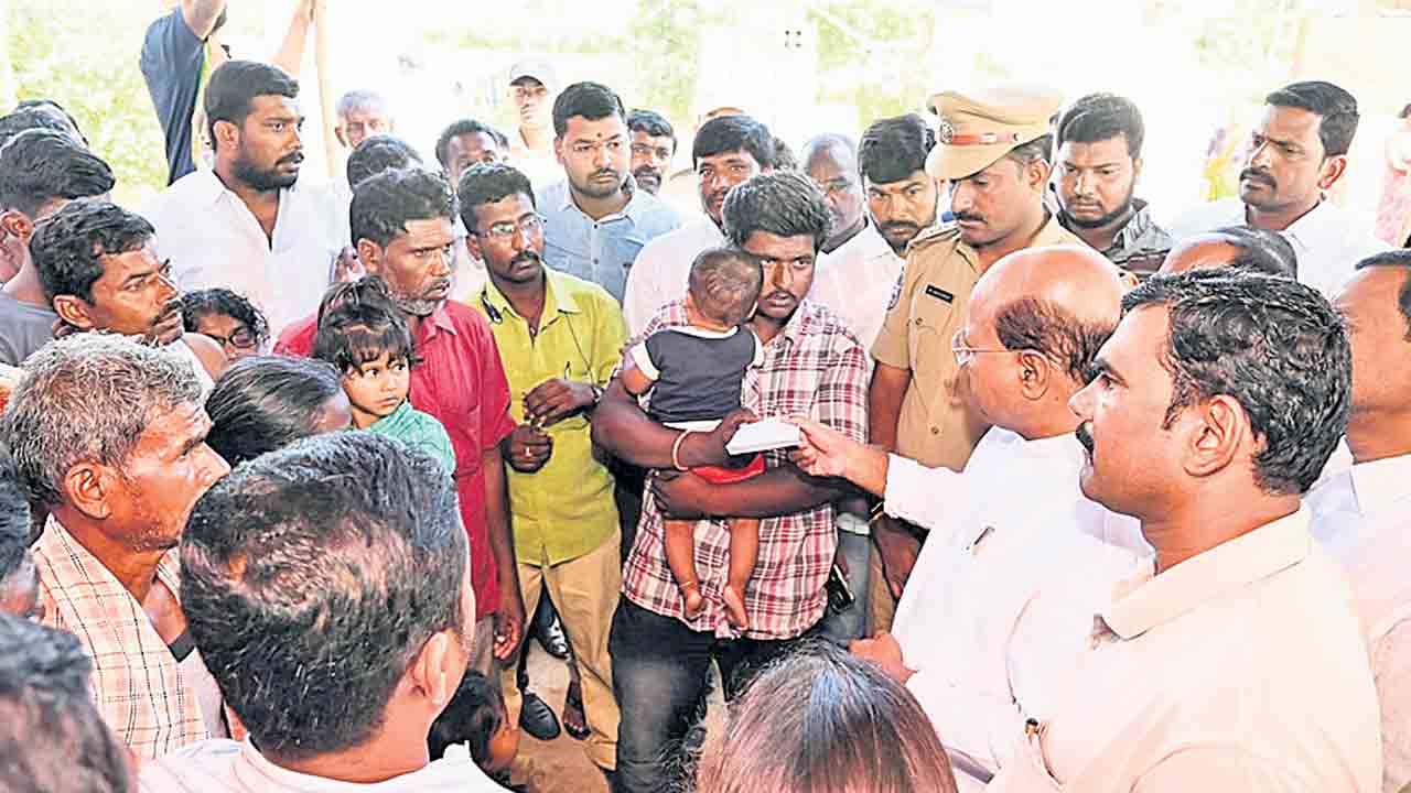 ప్రతిపక్షాలు శవ రాజకీమానుకోవాలియాలు