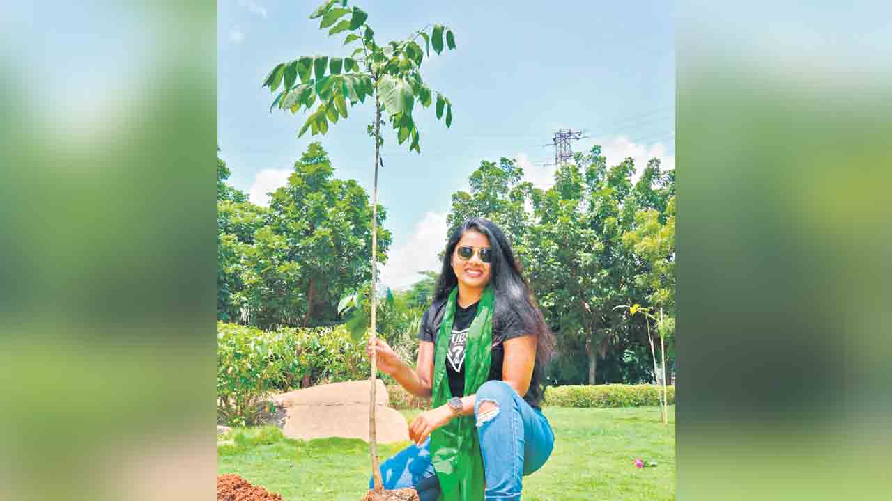 గ్రీన్‌ ఇండియా చాలెంజ్ లో నటి సుమయా రెడ్డి