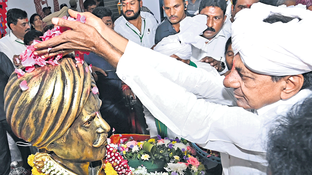 అటు బీజేపీ నిర్జీవ జాతర.. ఇటు సమైక్యతా జైత్రయాత్ర