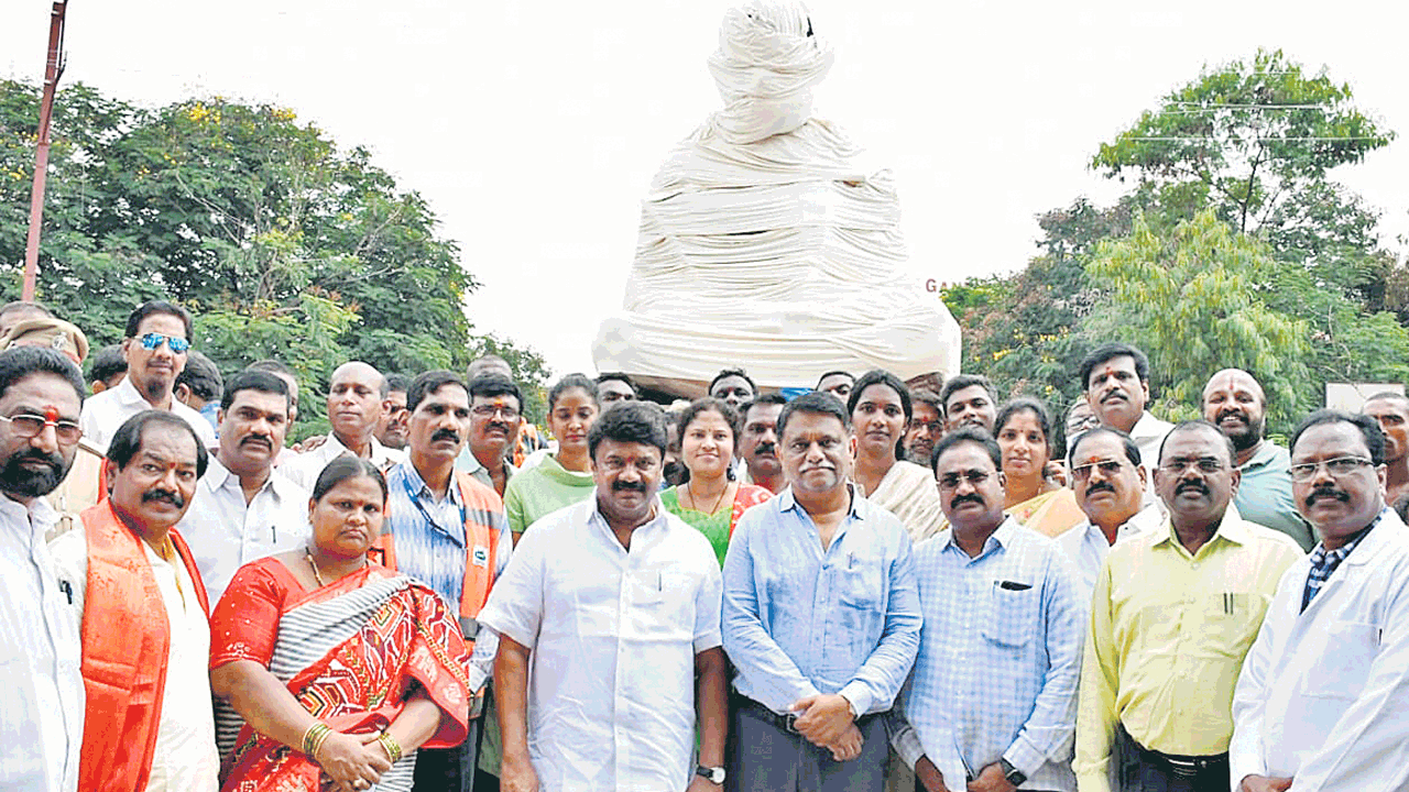 2న గాంధీ విగ్రహం ఆవిష్కరణ