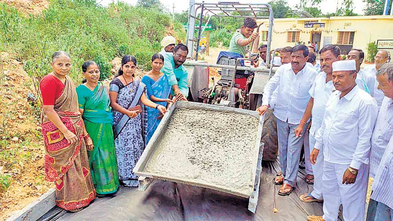 టీఆర్‌ఎస్‌తోనే గ్రామాల్లో అభివృద్ధి
