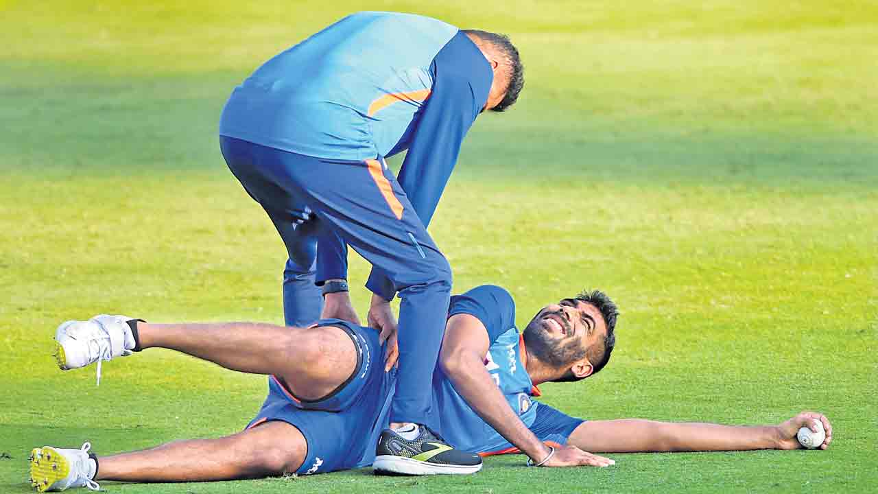 బుమ్రా ఔట్‌.. గాయంతో టీ20 వరల్డ్‌కప్‌నకు దూరం