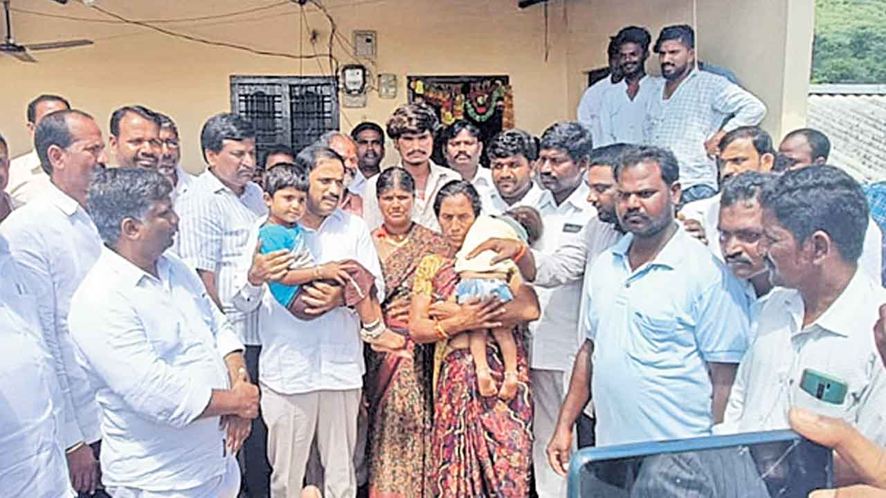 బాధిత కుటుంబానికి అండగా ఉంటాం