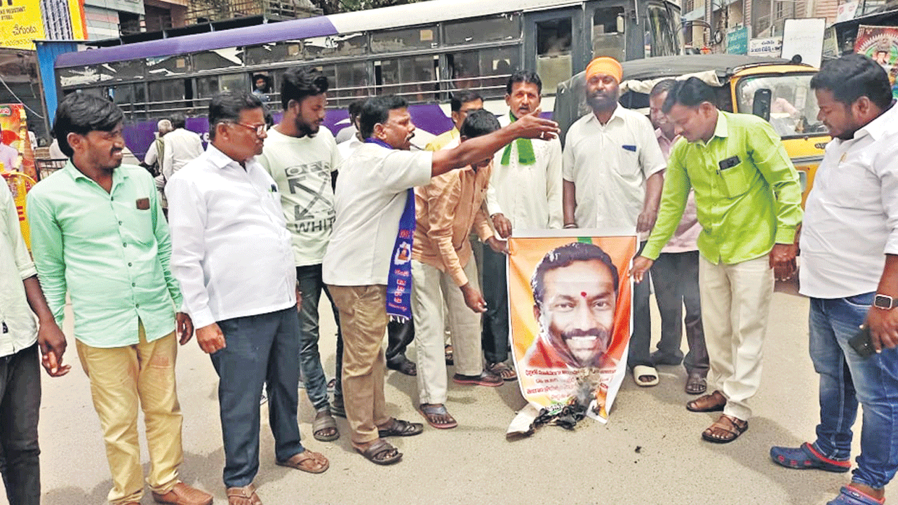 దళిత ద్రోహి రఘునందన్‌రావు