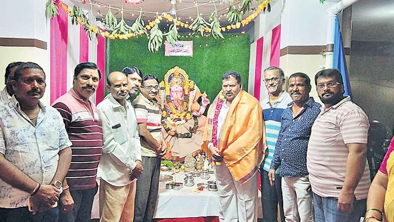 భక్తులకు ఇబ్బందులు తలెత్తకుండా చర్యలు తీసుకోవాలి