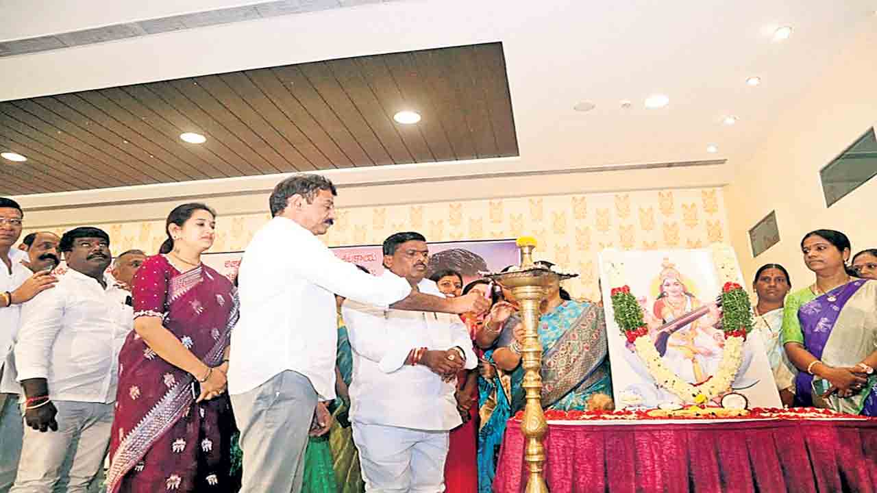 విద్యకు పెద్దపీట