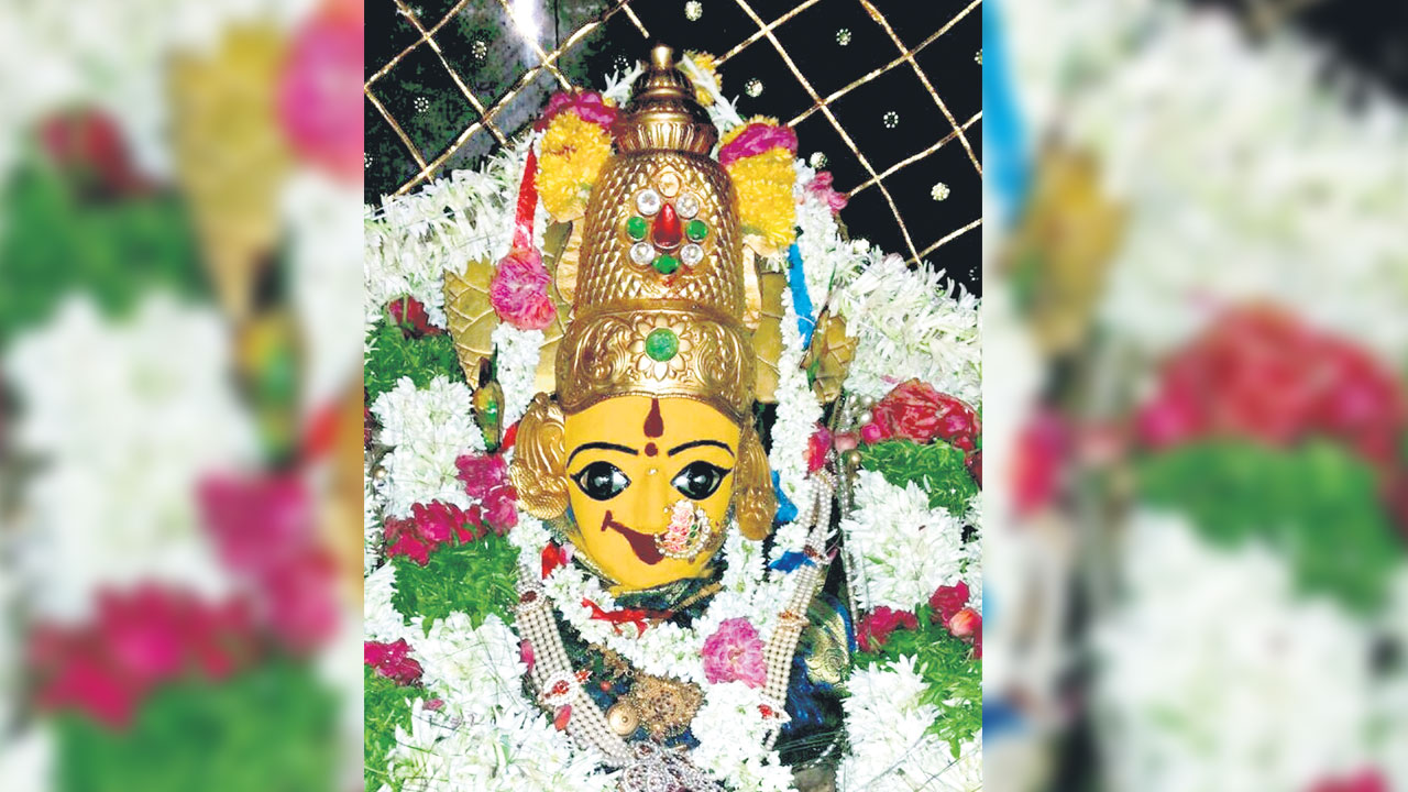 దేవీ శరన్నవరాత్రోత్సవాలకు బాసర ముస్తాబు