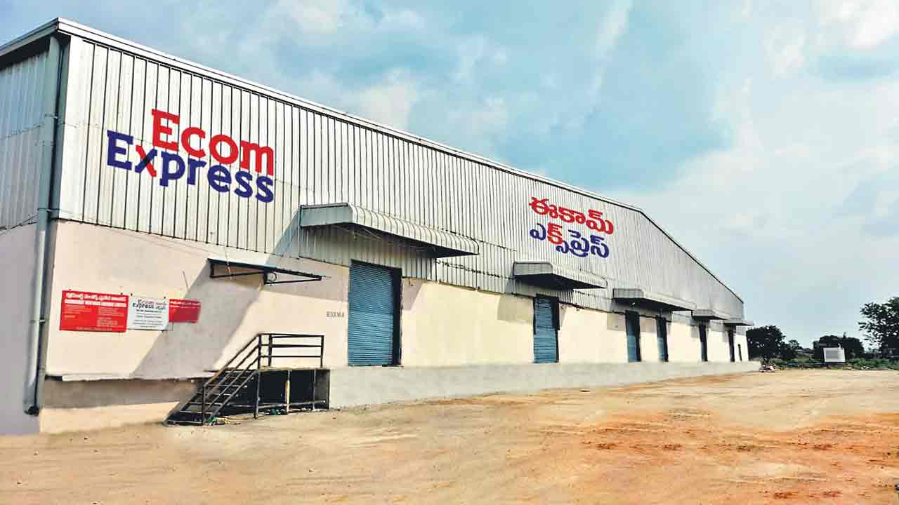 హైదరాబాద్‌లో ఈకామ్‌ ఎక్స్‌ప్రెస్‌ గోదాం