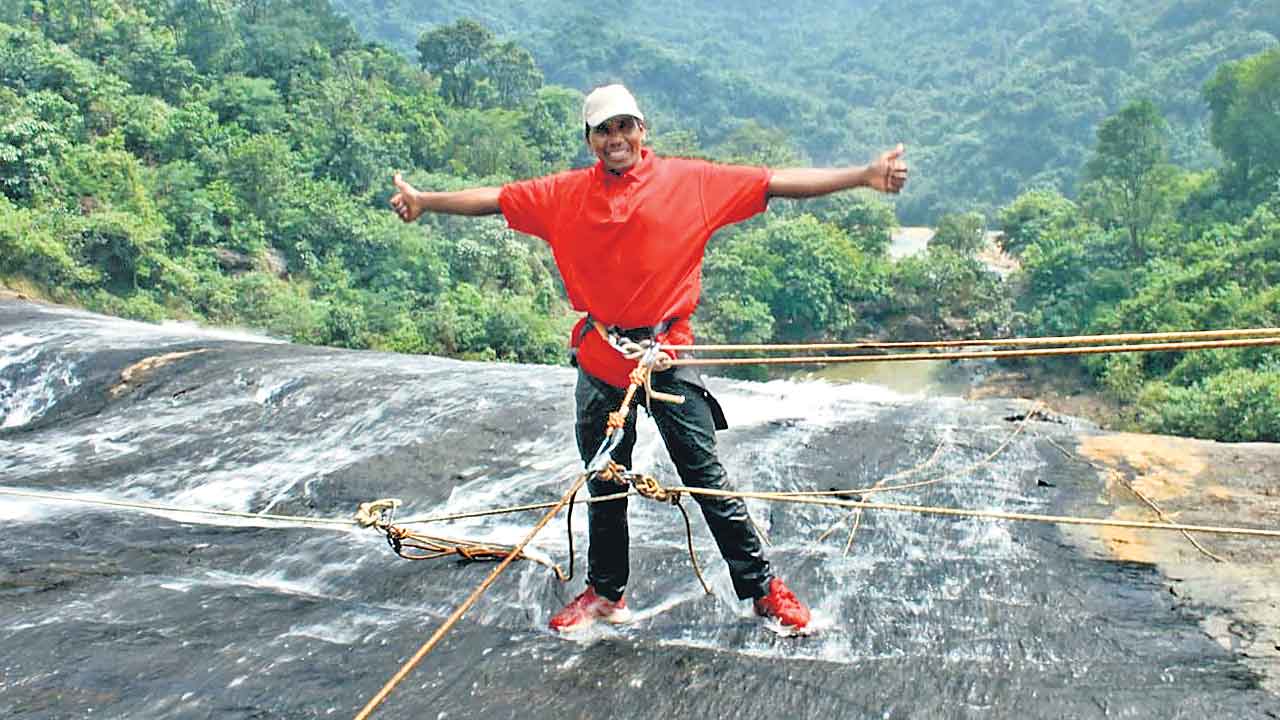 ఆదిలాబాద్‌లో ప్రపంచ రాపెల్లింగ్‌ పోటీలు