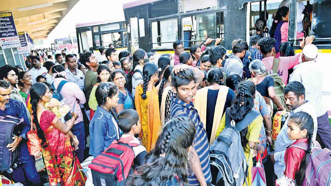 సెలవులొచ్చేశాయ్‌..