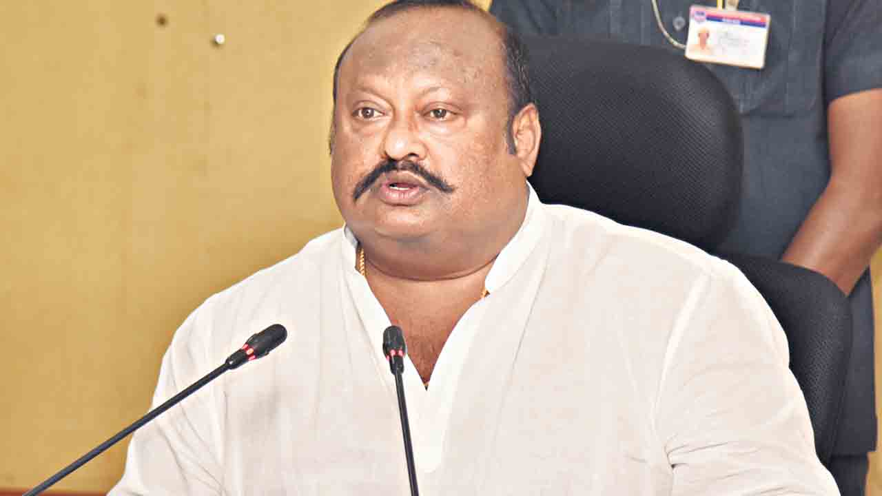 నిరుపేదలను గాలికి వదిలేశారు