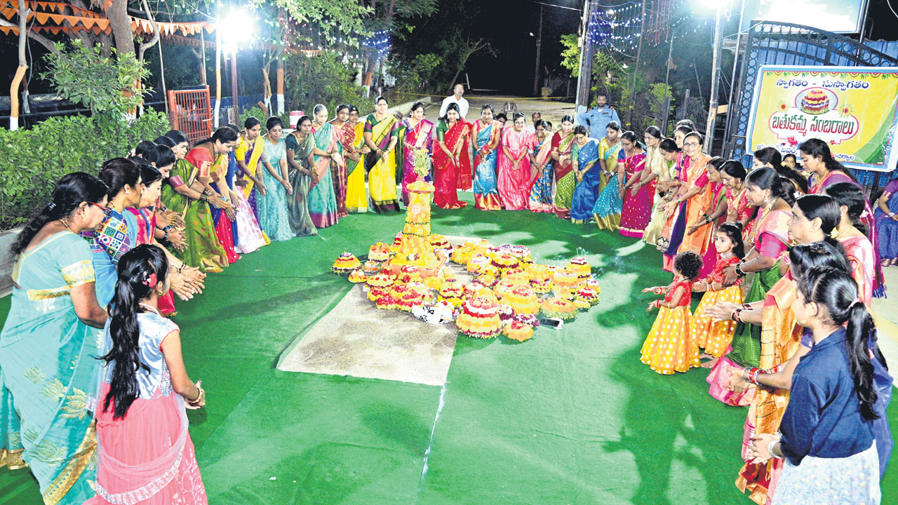 వాకిళ్లకు పూలశోభ